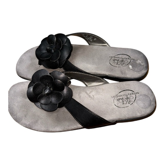 Life Stride Black and Gray Sandals with Flower Detail - Picture 3 of 5